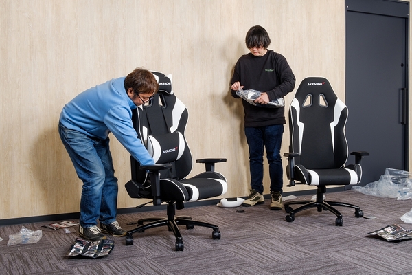 Assembling the gaming chair 